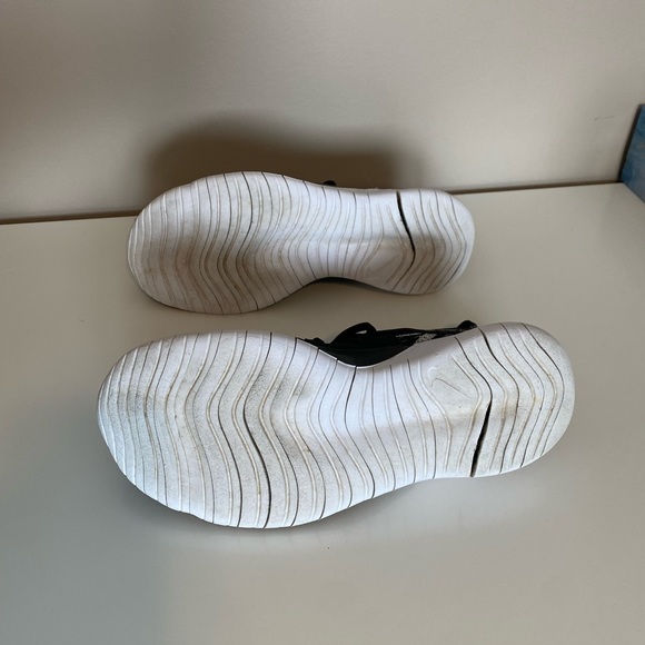 8 NIKE Natural Motion Offset Running Shoes - Picture 2 of 7